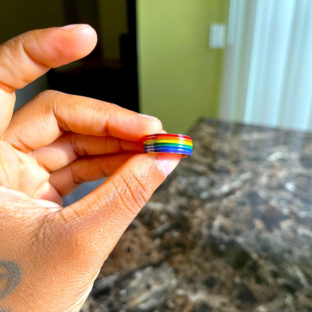 New LGBTQ 🏳️‍🌈 ring